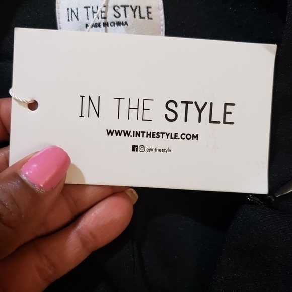 In The Style Bradshaw Mini Skirt With Lace Detail at Back - Picture 6 of 8